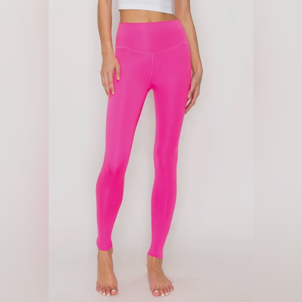 🆕🤍💕HOT PINK LEGGINGS
